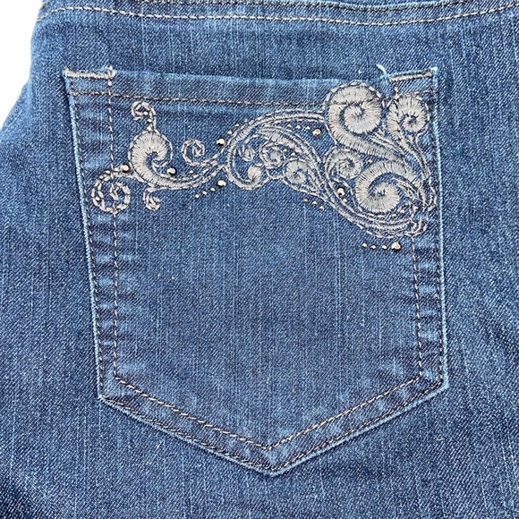 Gloria Vanderbilt Highrise Jean Shorts 16P - Picture 2 of 9